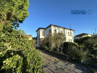 zoom immagine (Casa singola, soggiorno, 4 camere, zona San Martino di Venezze - Centro)