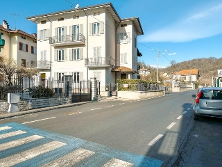 zoom immagine (Casa singola 400 mq, soggiorno, 6 camere, zona Borgosesia)