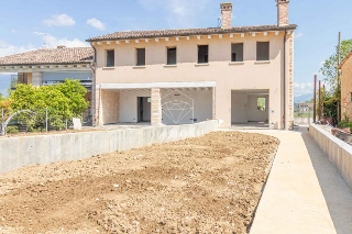 zoom immagine (Casa a schiera 157 mq, 3 camere, zona Villa d'Asolo)