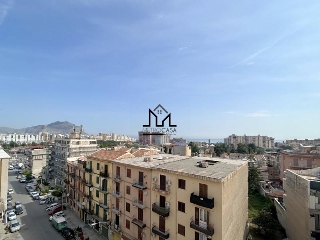 zoom immagine (Appartamento 85 mq, soggiorno, 1 camera, zona Brancaccio)