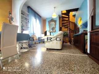 zoom immagine (Casa singola 240 mq, soggiorno, 2 camere, zona San Donà di Piave)