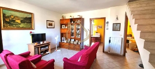 zoom immagine (Villa 130 mq, soggiorno, 3 camere, zona Gambolò)