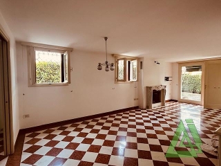 zoom immagine (Appartamento, soggiorno, 2 camere, zona Castelfranco Veneto - Centro)