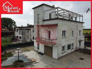 zoom immagine (Casa singola 268 mq, soggiorno, 3 camere, zona Arrodola Nuova)