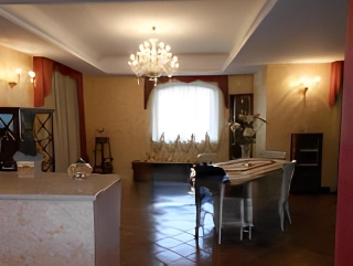 zoom immagine (Villa 427 mq, soggiorno, più di 3 camere, zona Aci Sant'Antonio)