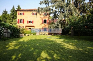 zoom immagine (Villa 1600 mq, più di 3 camere, zona Bassano del Grappa)