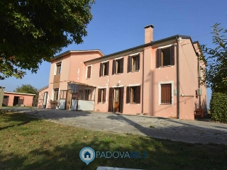 zoom immagine (Casa singola 483 mq, soggiorno, 3 camere, zona Pozzonovo)