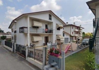 zoom immagine (Casa singola 162 mq, soggiorno, 2 camere, zona Peseggia)