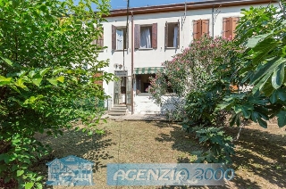 zoom immagine (Casa a schiera 86 mq, soggiorno, 2 camere, zona Stanghella - Centro)