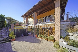 zoom immagine (Villa 350 mq, soggiorno, 6 camere, zona Moniga del Garda)